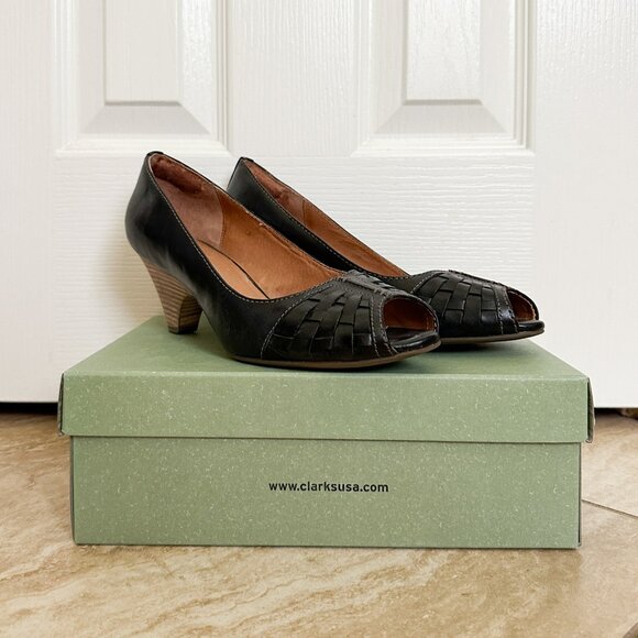 Clarks Zaya Path Peep Toe Pumps Women’s 9 Black Leather Heels 2.75” Classic - Picture 1 of 11